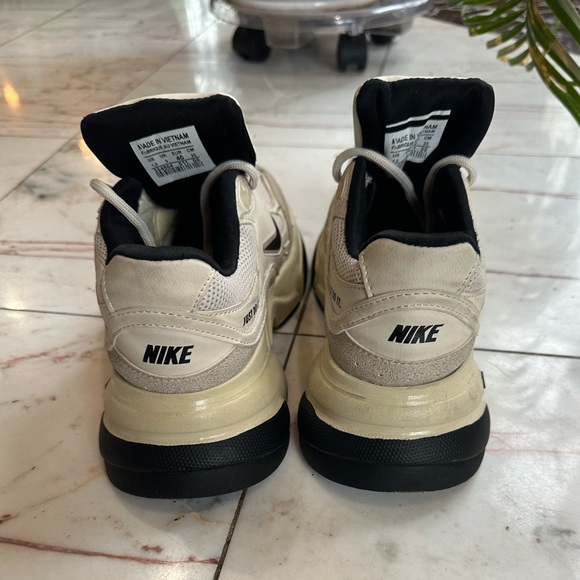 Nike Women's Sneakers in Cream and Black - Picture 3 of 6